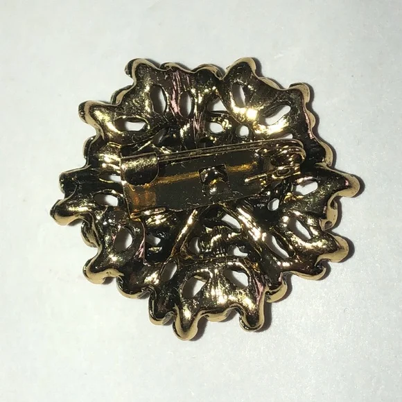 Elegant Aged Gold Tone and Amber Color Floral Brooch - Picture 4 of 4